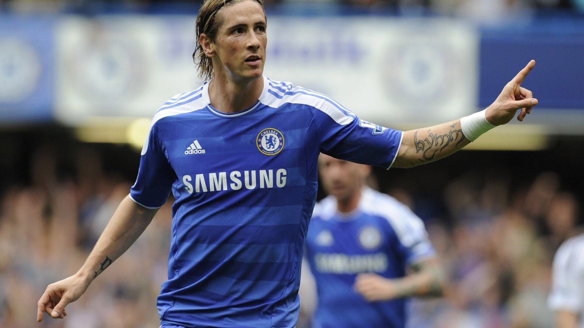 欧冠赛场上的定位球战术被各队重点研究,欧冠指定用球