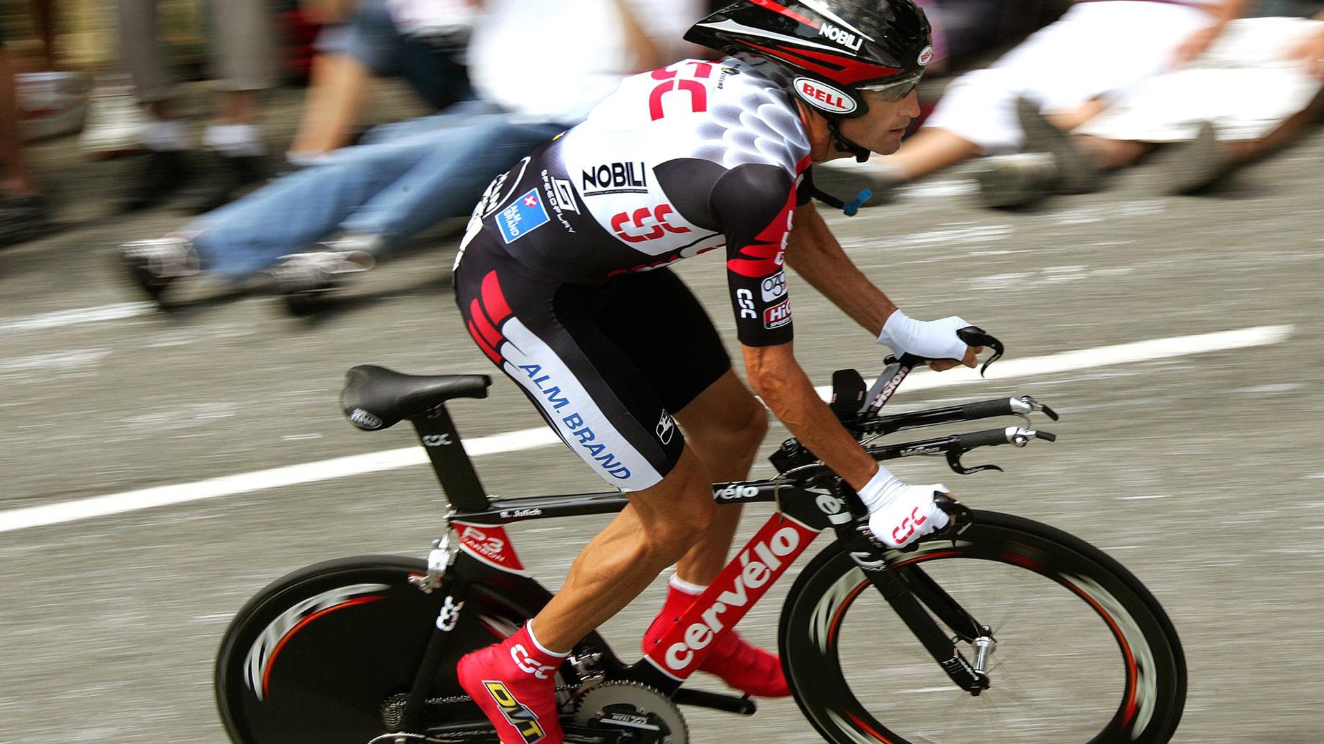 队员间配合默契，换人策略得当，队员配合的重要性